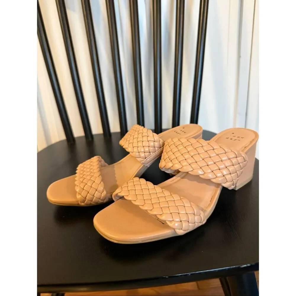 A New Day Fiona tan woven block heels size 6